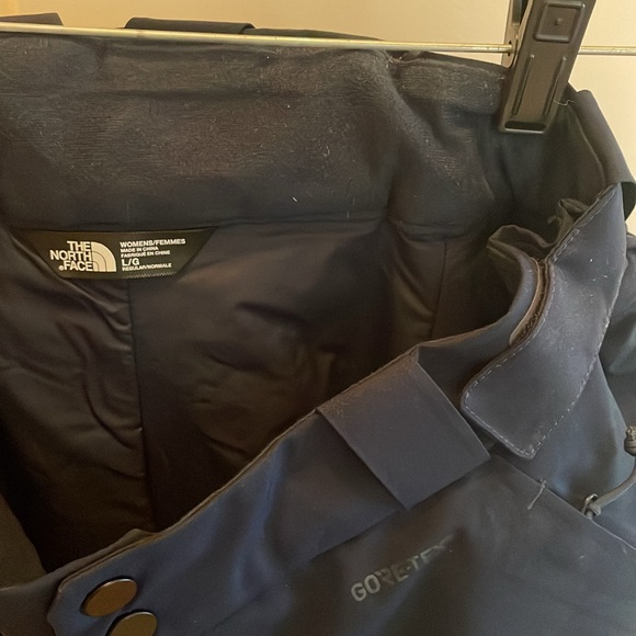 Women’s North Face ski pants - Picture 5 of 11